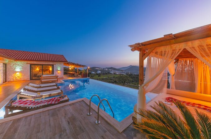 Pool House Lighting Tips: Set the Mood for Evening Entertainment